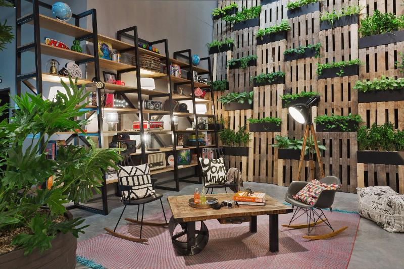 Moxy Amsterdam Houthavens - Genel