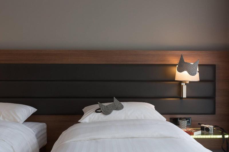 Moxy Amsterdam Houthavens - Oda