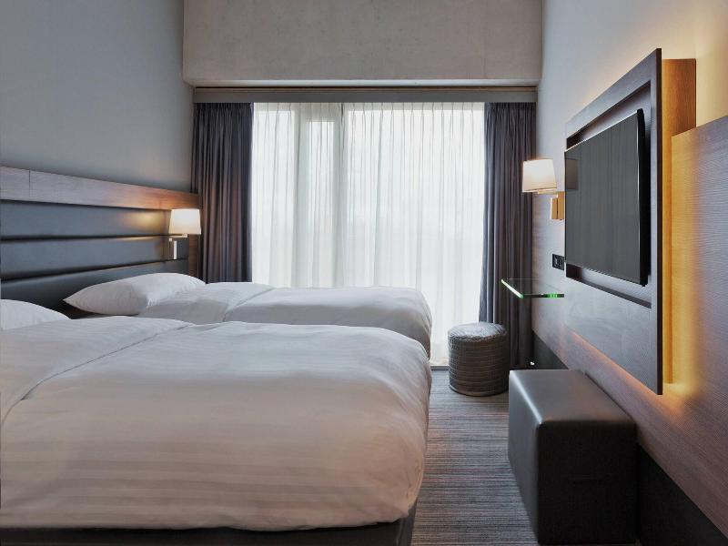 Moxy Amsterdam Houthavens - Oda