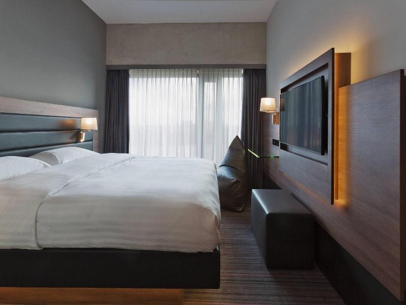Moxy Amsterdam Houthavens - Oda