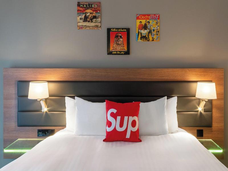 Moxy Amsterdam Houthavens - Oda