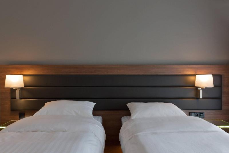 Moxy Amsterdam Houthavens - Oda