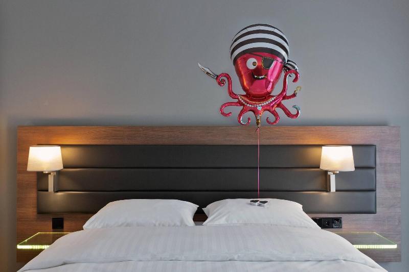 Moxy Amsterdam Houthavens - Oda