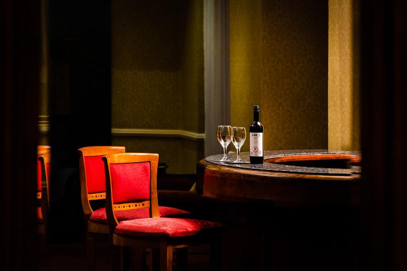 Henry VIII - Bar