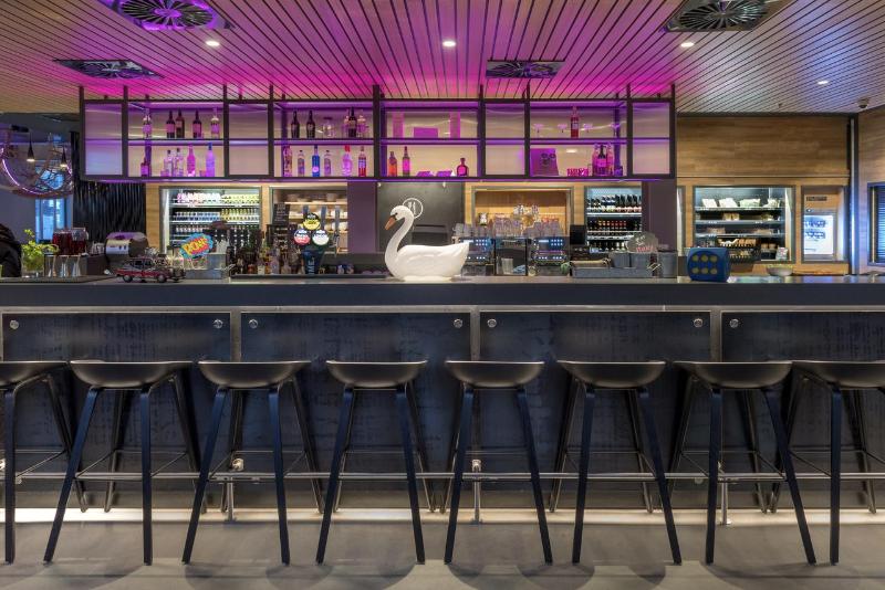 Moxy Edinburgh Airport - Bar