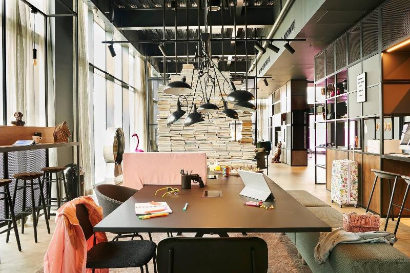 Moxy Edinburgh Airport - Lobi