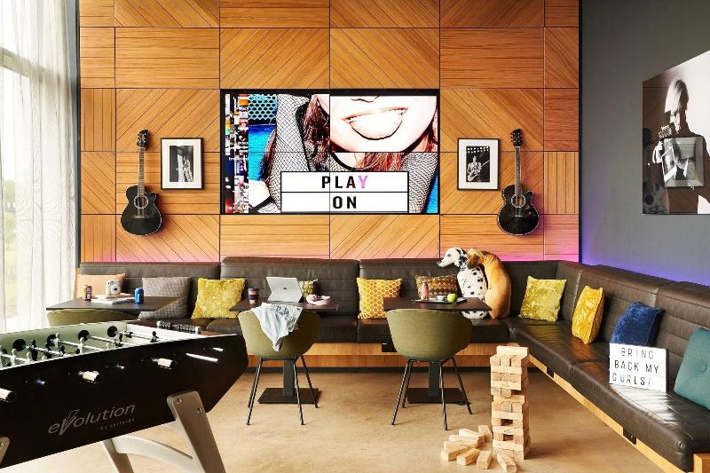 Moxy Edinburgh Airport - Lobi