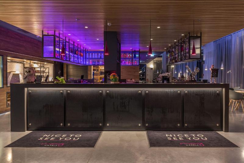 Moxy Edinburgh Airport - Lobi