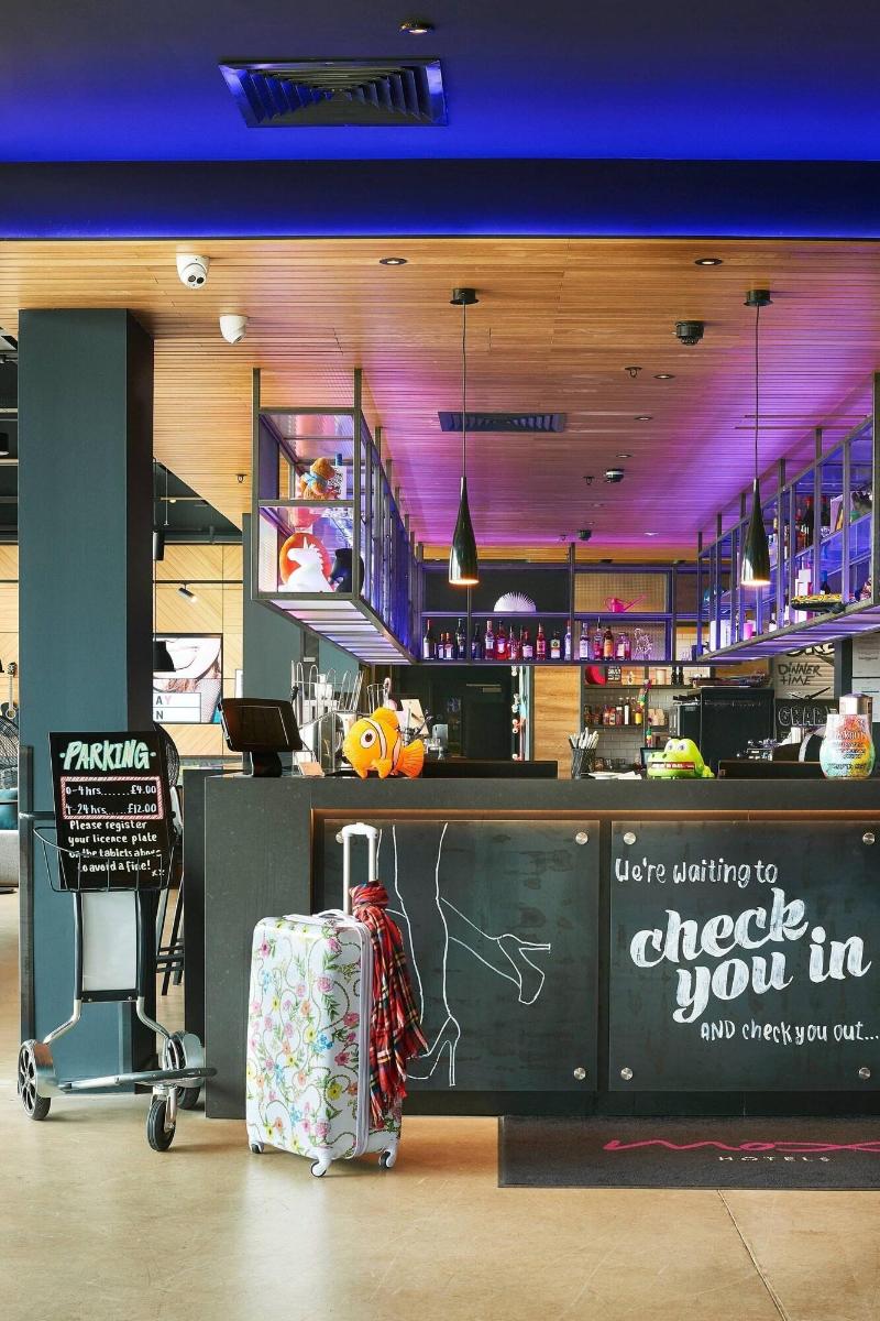 Moxy Edinburgh Airport - Lobi