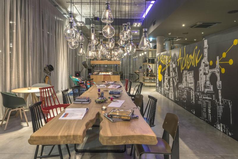 Moxy Edinburgh Airport - Lobi