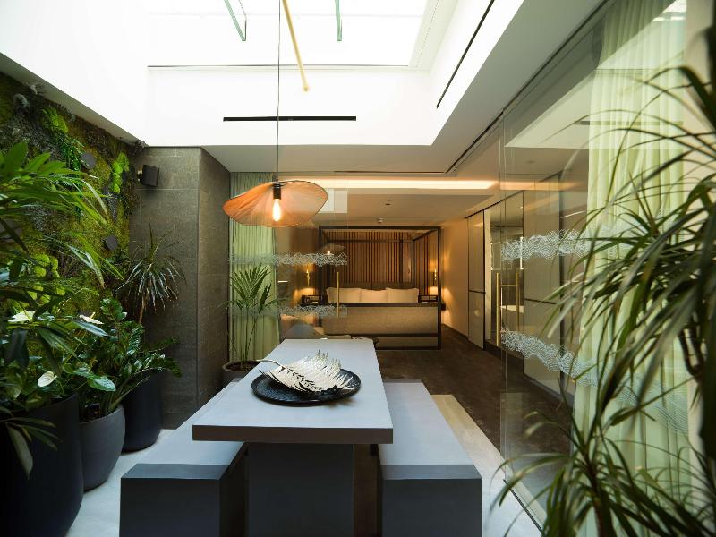 Middle Eight - Covent Garden - Oda