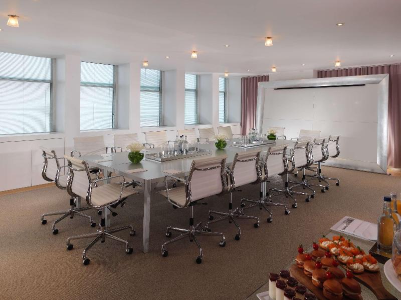 Sanderson London - Toplantı