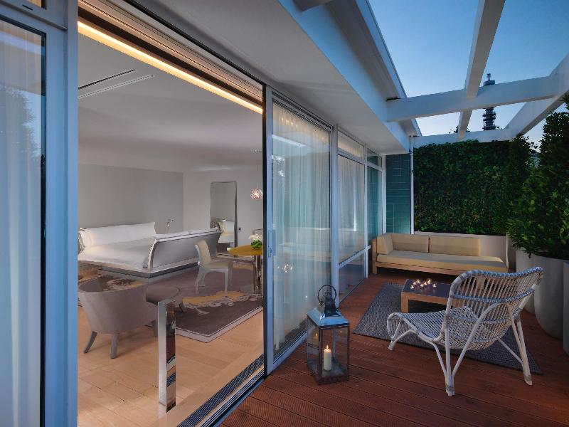 Sanderson London - Genel