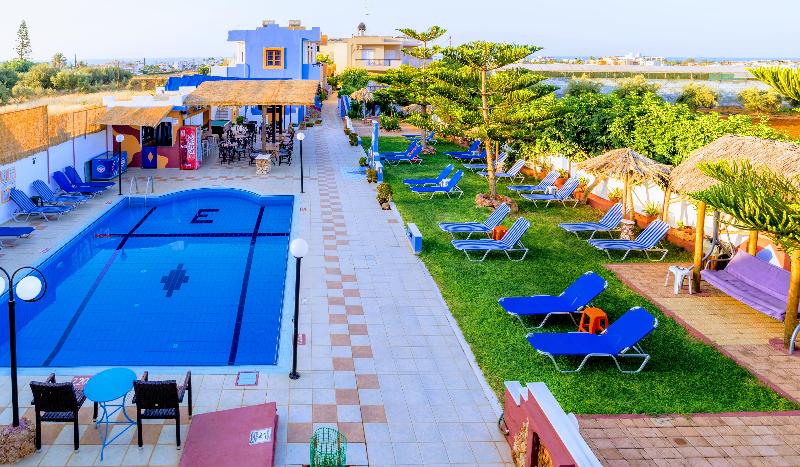 Eltina Apartments - Havuz