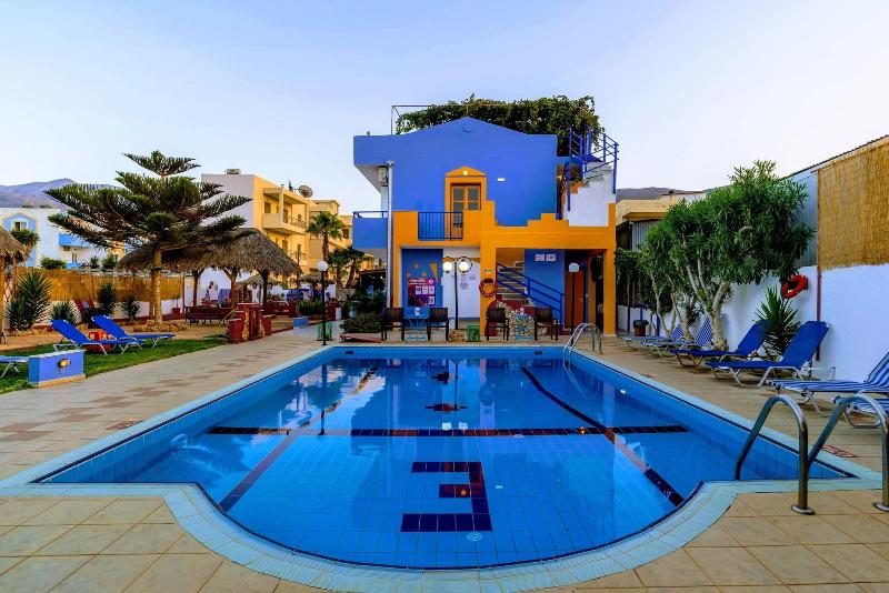 Eltina Apartments - Havuz