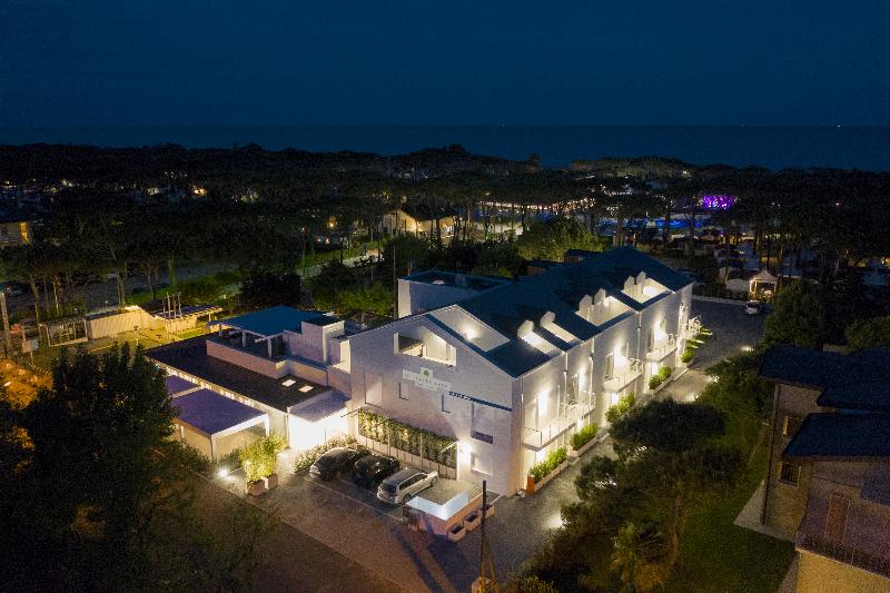 The Green Park Hotel - Genel