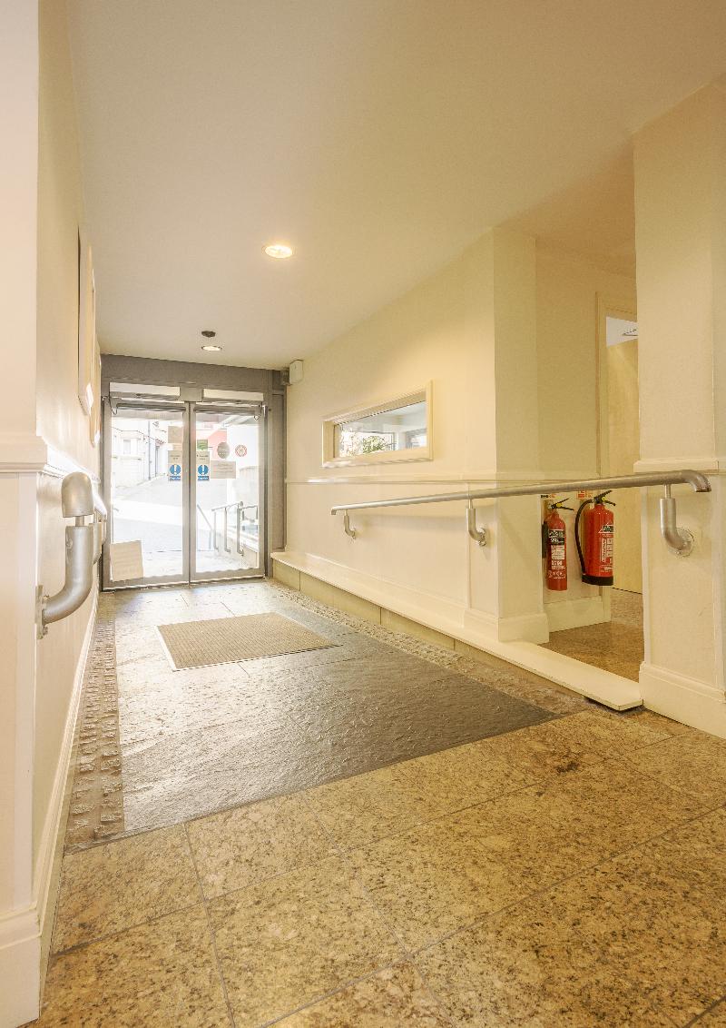 Holyrood Aparthotel - Lobi