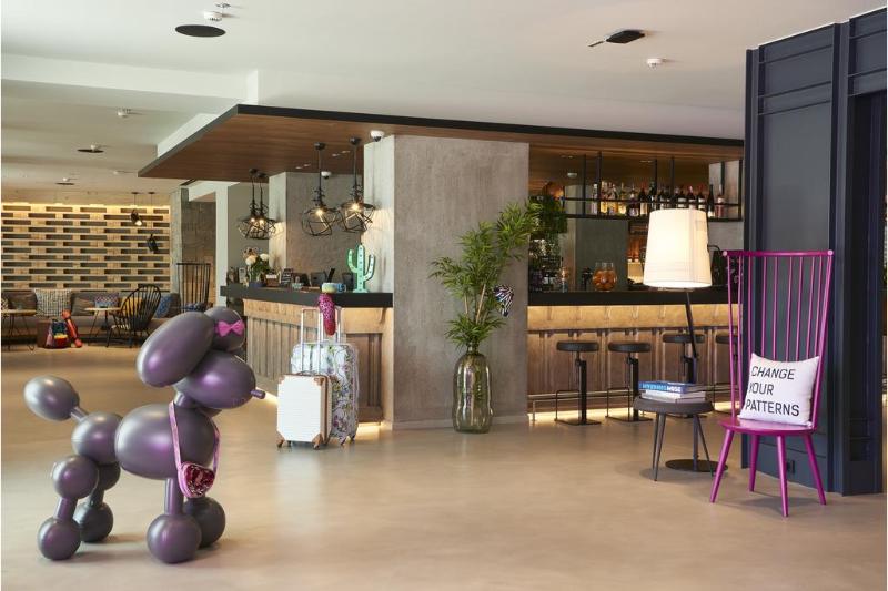 Moxy Patra Marina - Lobi
