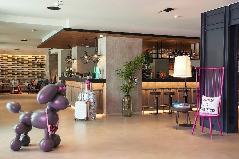 Moxy Patra Marina - Lobi