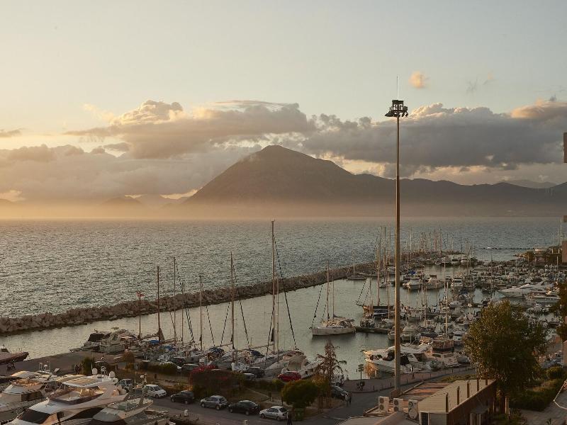 Moxy Patra Marina - Oda