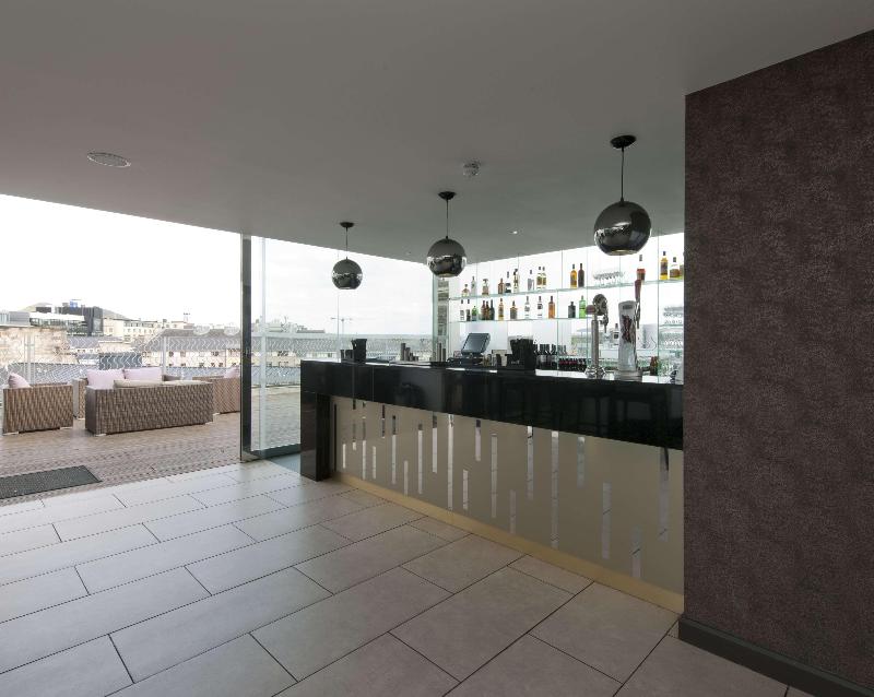 DoubleTree by Hilton Edinburgh City Centre - Bar