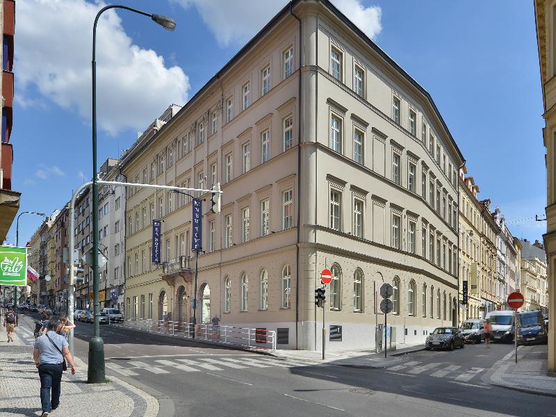 EA Hotel New Town - Genel