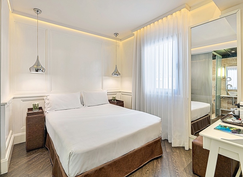 H10 Universitat - Genel
