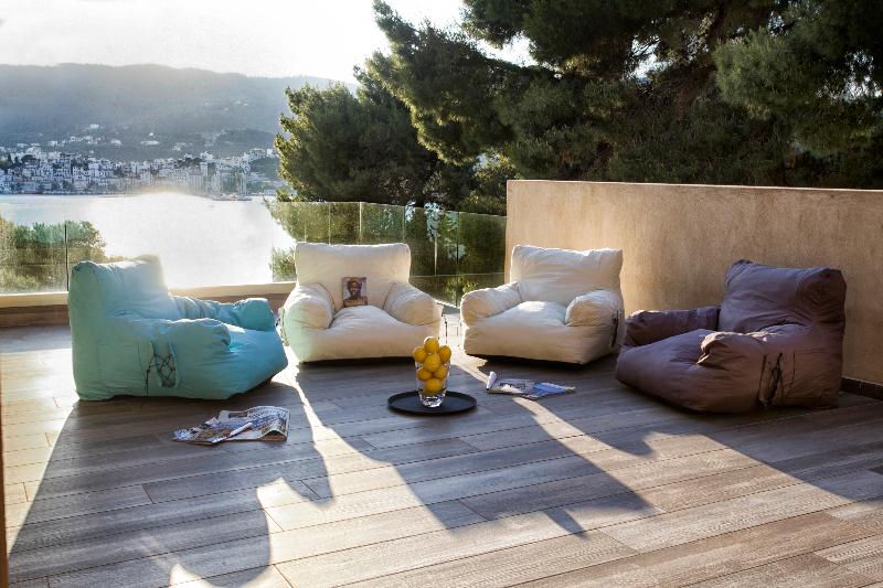 Core Luxury Suites - Lobi