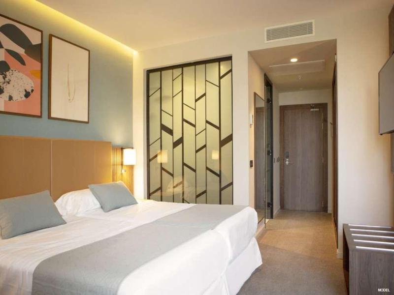 Hotel Riu Plaza España - Oda