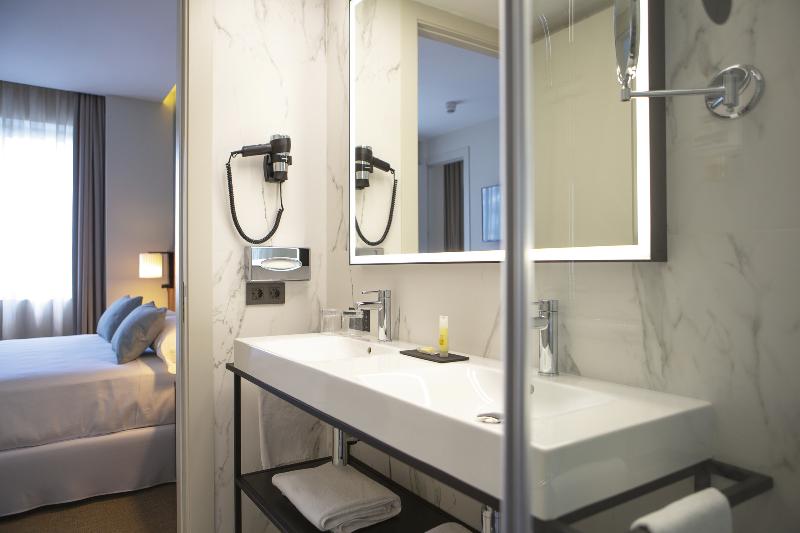 Hotel Riu Plaza España - Oda