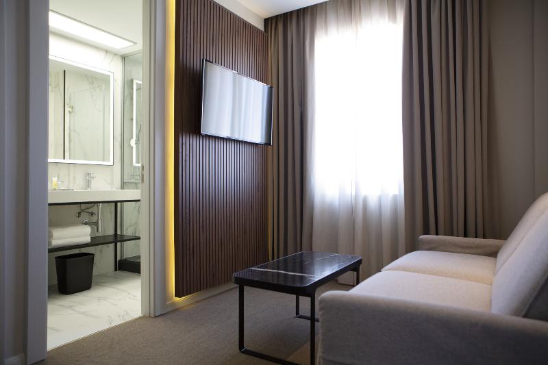 Hotel Riu Plaza España - Oda