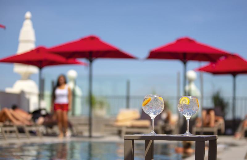 Hotel Riu Plaza España - Havuz