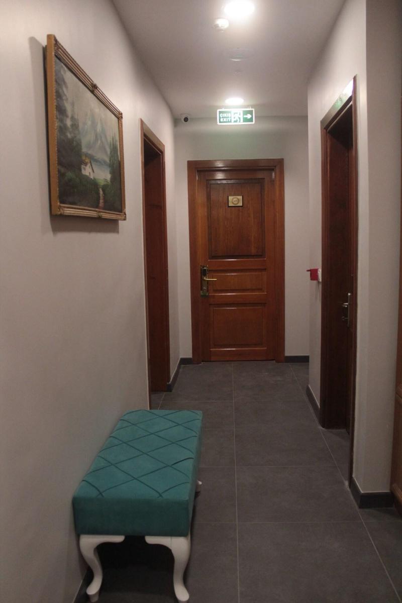 The Void Hotel - Lobi