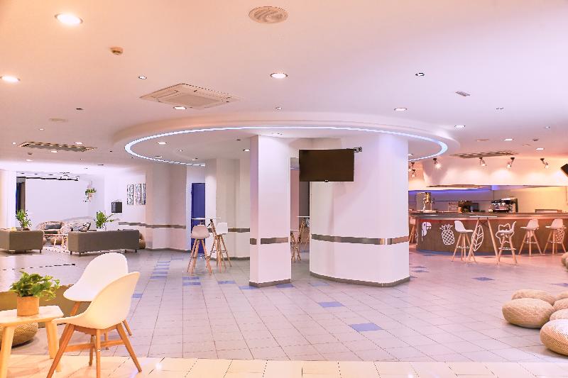 Checkin Caribe Youth Hotel - Lobi