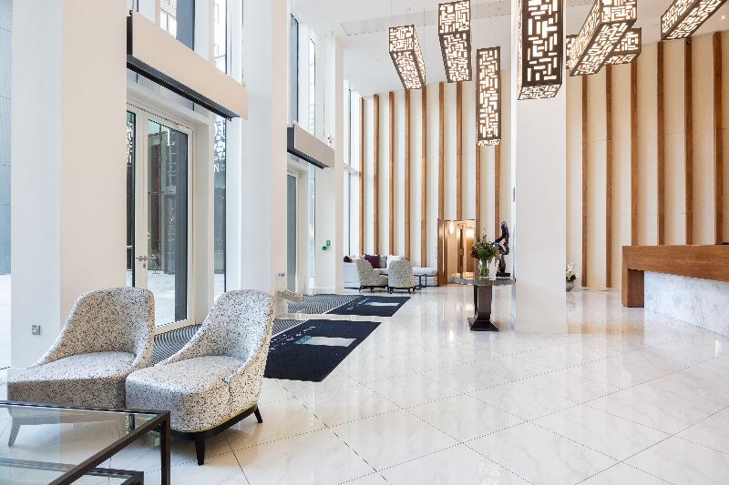 Lincoln Plaza One-Bedroom Apartments - Lobi
