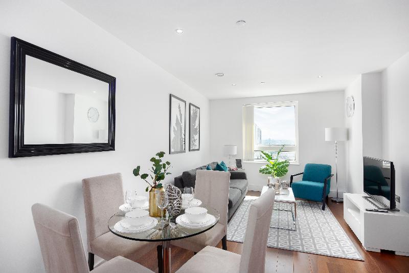 Lincoln Plaza One-Bedroom Apartments - Lobi