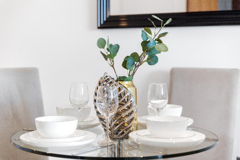Lincoln Plaza One-Bedroom Apartments - Genel