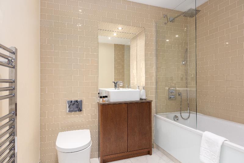 Lincoln Plaza One-Bedroom Apartments - Genel