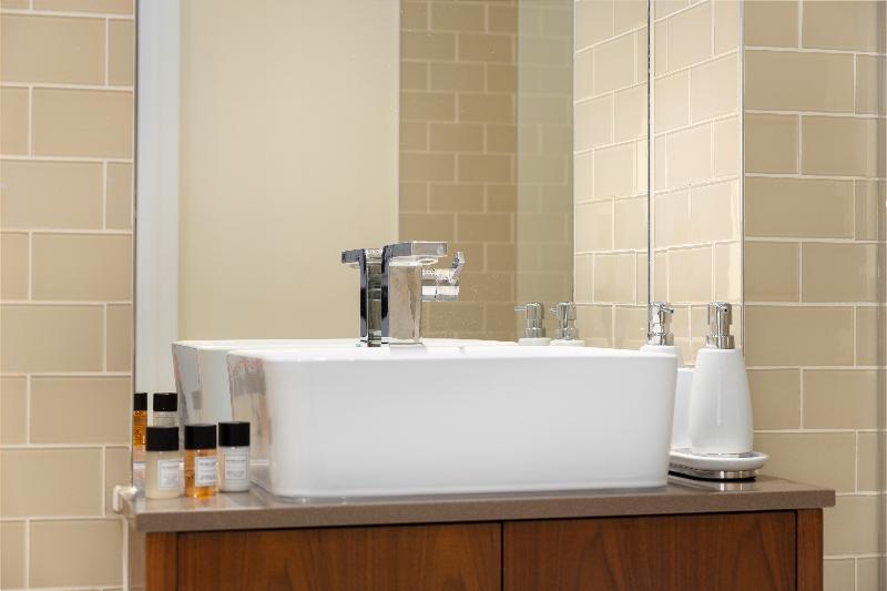 Lincoln Plaza One-Bedroom Apartments - Oda