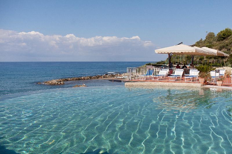 Resort Baia Del Silenzio - Havuz
