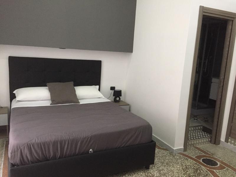 MB95 - Mezzocannone Luxurious Bed&Breakfast - Oda