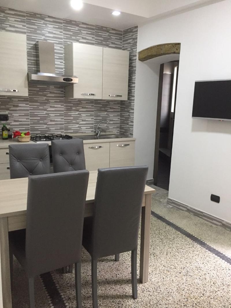 MB95 - Mezzocannone Luxurious Bed&Breakfast - Oda