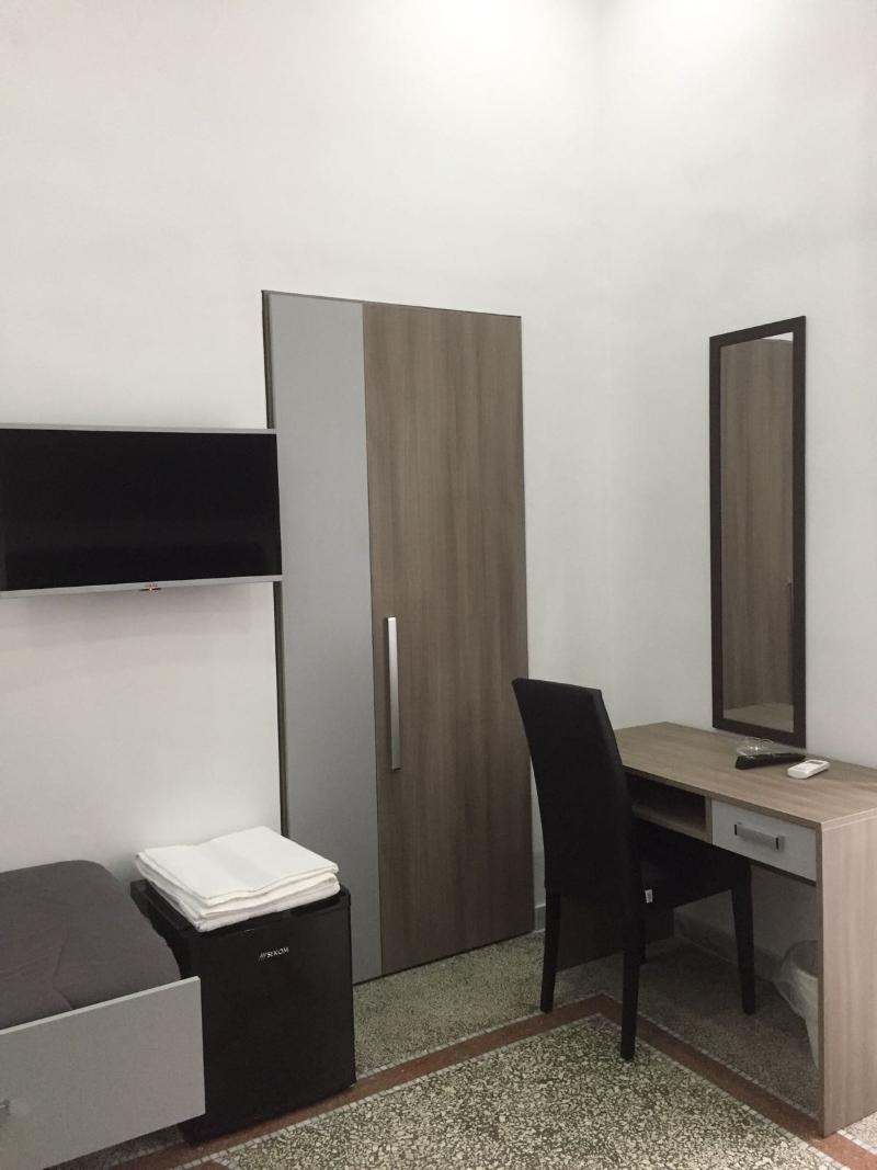 MB95 - Mezzocannone Luxurious Bed&Breakfast - Oda