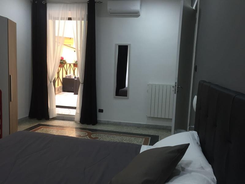 MB95 - Mezzocannone Luxurious Bed&Breakfast - Oda
