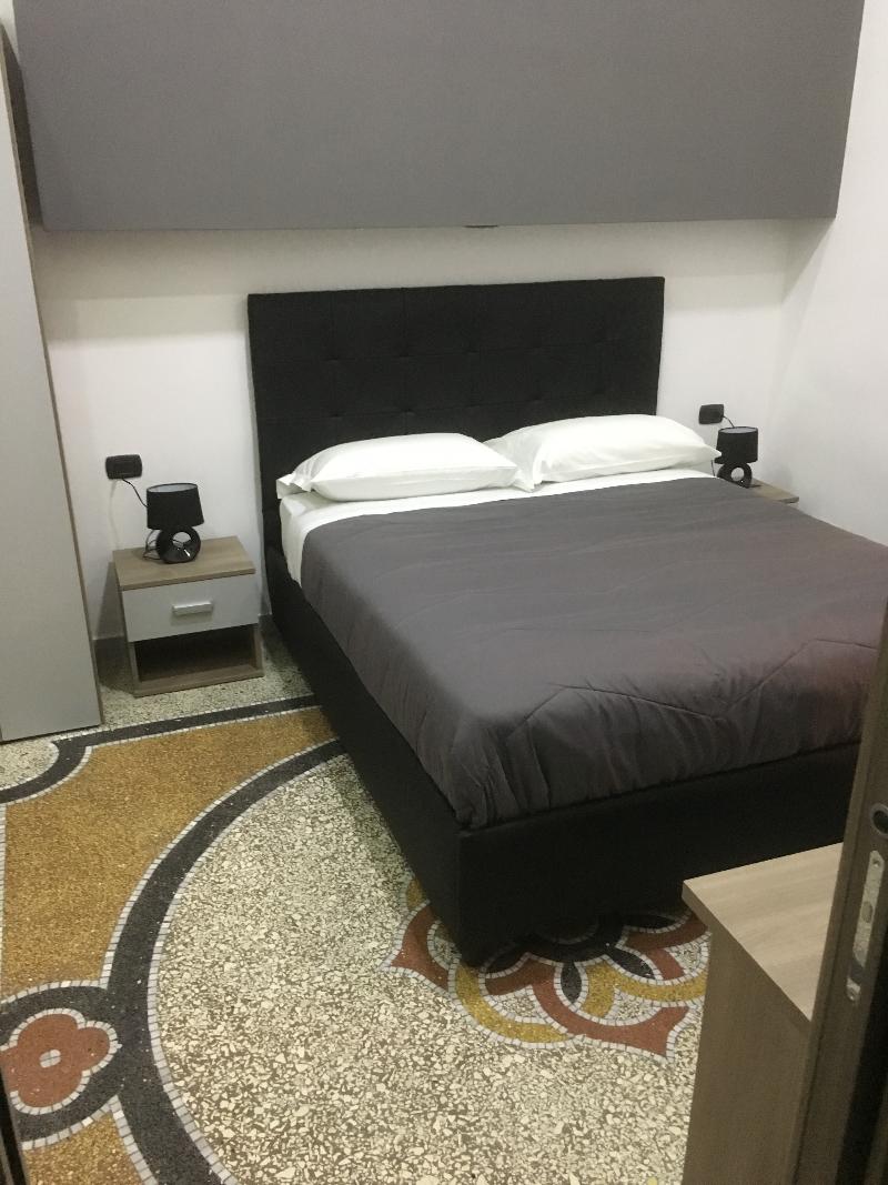 MB95 - Mezzocannone Luxurious Bed&Breakfast - Oda