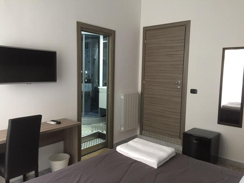 MB95 - Mezzocannone Luxurious Bed&Breakfast - Oda