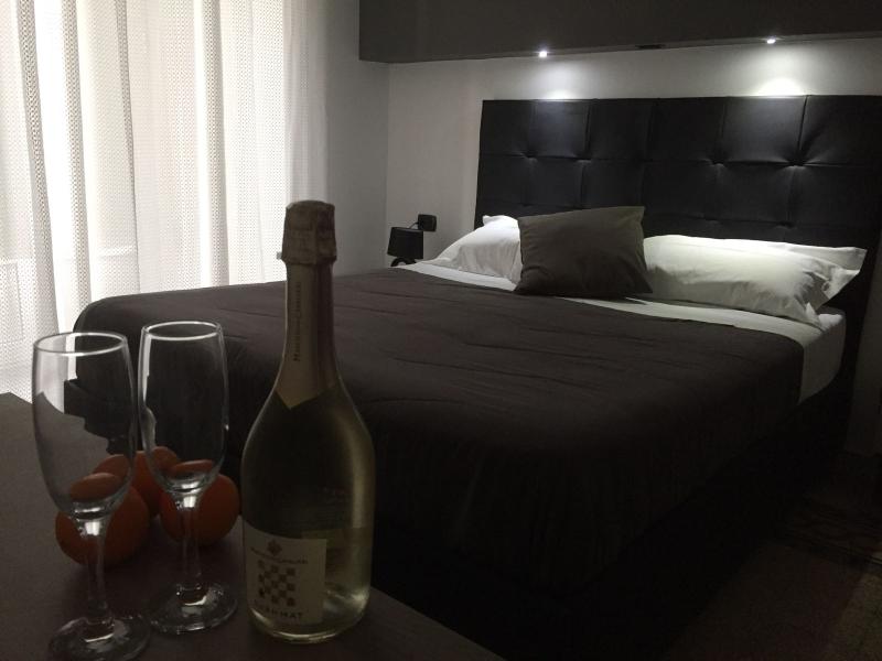 MB95 - Mezzocannone Luxurious Bed&Breakfast - Oda
