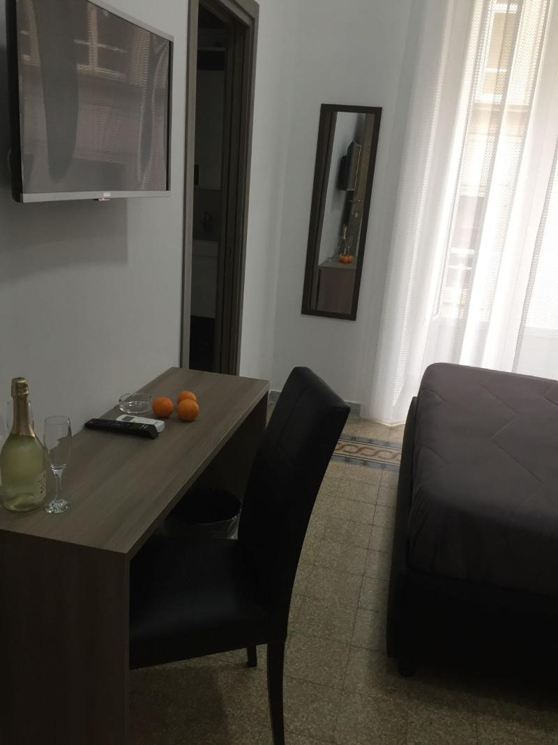MB95 - Mezzocannone Luxurious Bed&Breakfast - Oda
