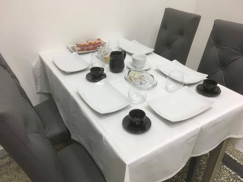 MB95 - Mezzocannone Luxurious Bed&Breakfast - Restoran