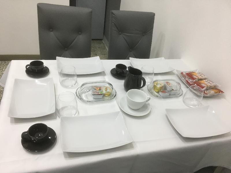 MB95 - Mezzocannone Luxurious Bed&Breakfast - Restoran